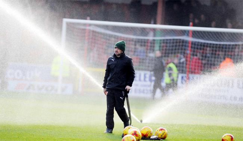 Swindon boss praises groundsman