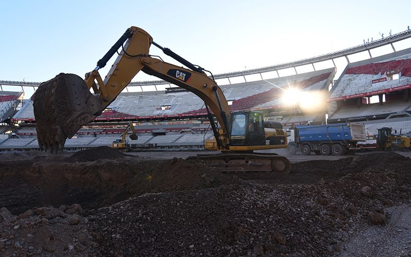 Full pitch reconstruction at River Plate