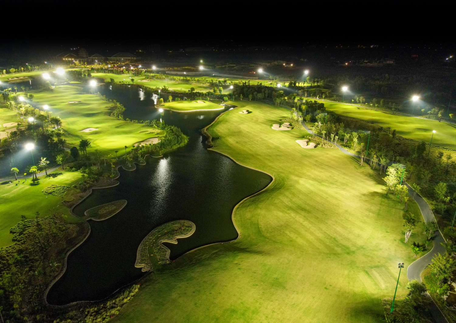 Vattanac opens night golf - Turf Matters