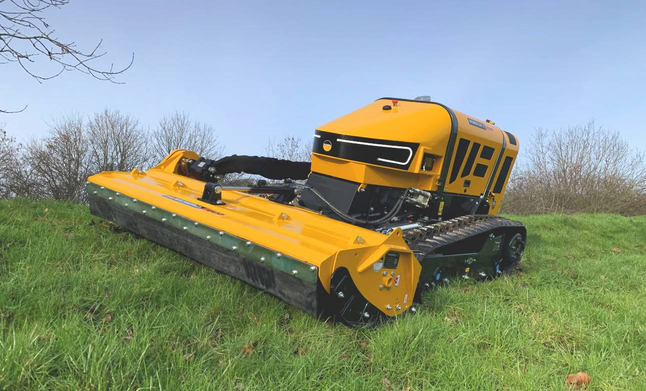 RC40 expands McConnel ROBOCUT range - Turf Matters