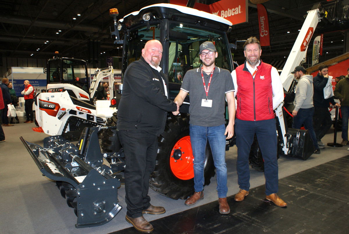 Bobcat Sells new CT2535 compact tractor - Turf Matters