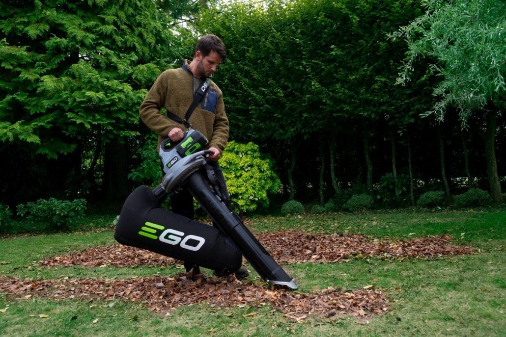 Efficient clearing with EGO's first leaf vacuum