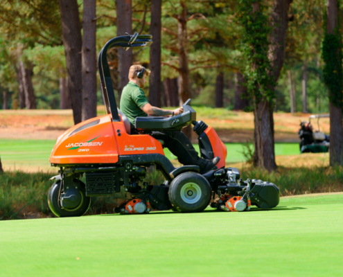 ELiTE equipment for an elite golf club