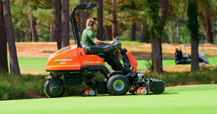 ELiTE equipment for an elite golf club
